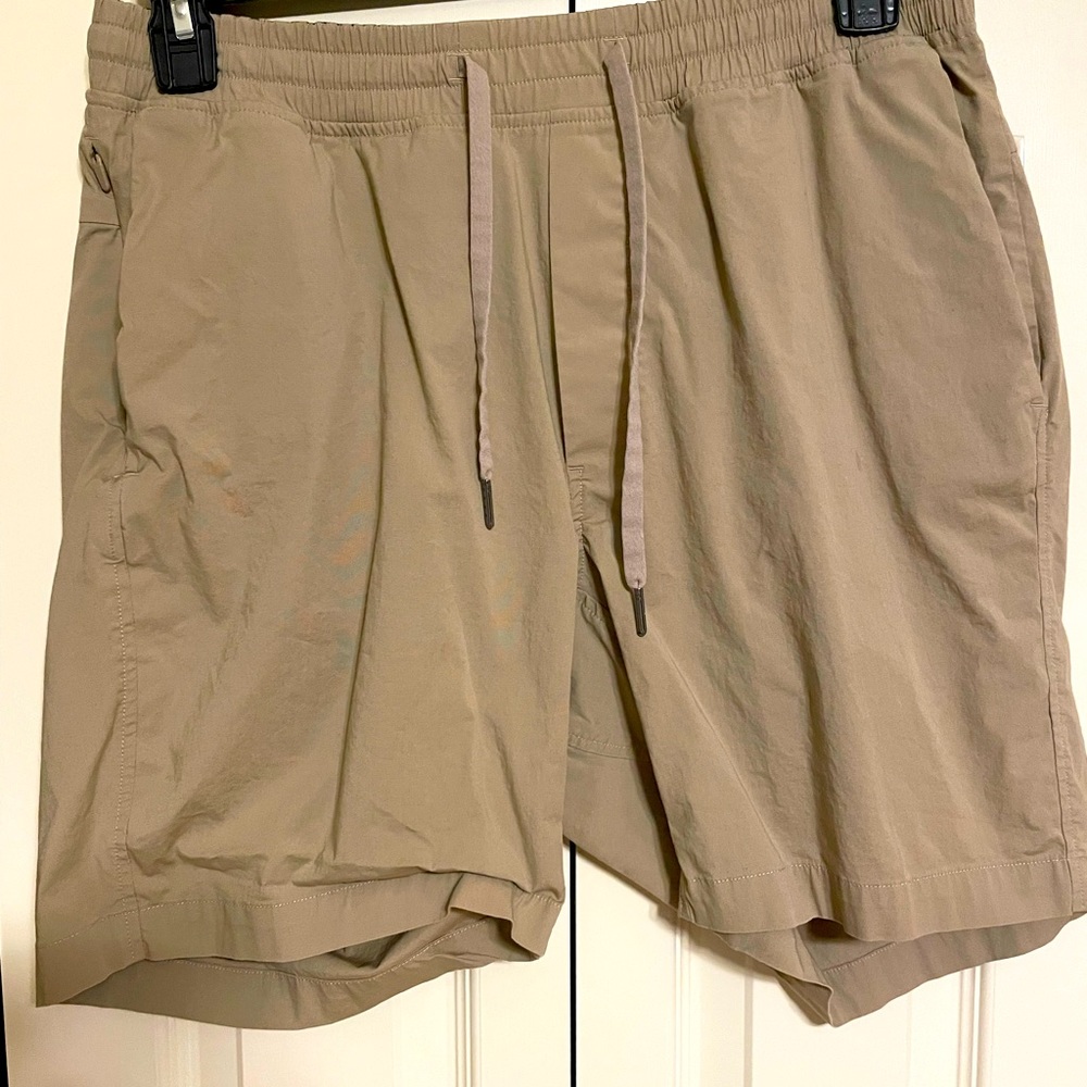 Mens Lululemon Bowline khaki short Size L